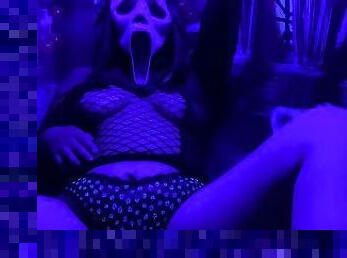 Hot babe masturbates in sexy Halloween costume ???? !!