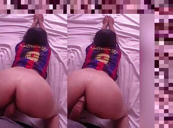 PAGANDO APUESTA - mi mejor amiga BARCELONISTA paga apuesta al perder EL CLASICO