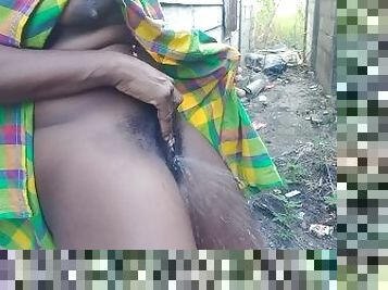 AMATURE EBONY 18+ PEE MASTERBATE  IN AFRICAN PANGI ????