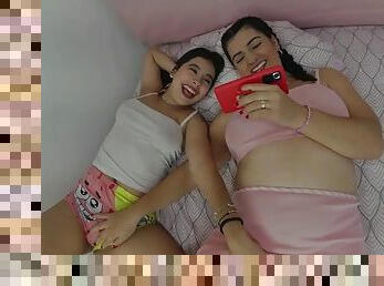 Lesbian Stepsisters Get Horny Watching a Lesbian Video - Porn in Spanish