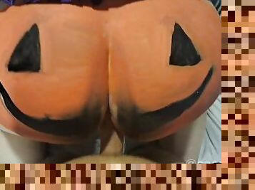 No halloween fodi uma abóbora gostosa meti na bucetinha e no cuzinho