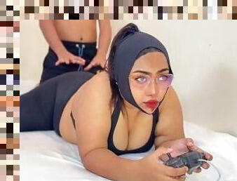 I fucked my Cute Egypt Hot stepsister Huge Ass while she was playing games on tv - BBW-Stepsister