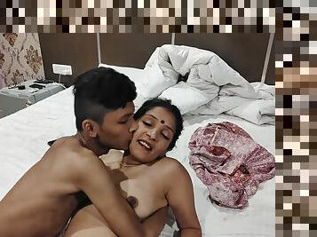 Young 18 Year Old Skinny Desi Man Fucking Mature Indian Aunty In Hotel Room