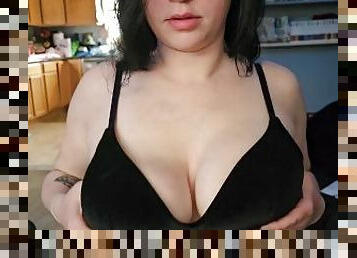 BEAUTIFUL GIRL USES HER MASSIVE NATURAL TITS TO MAKE ME ERUPT BETWEEN THEM
