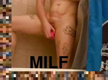 Sexy MILF cums in the shower